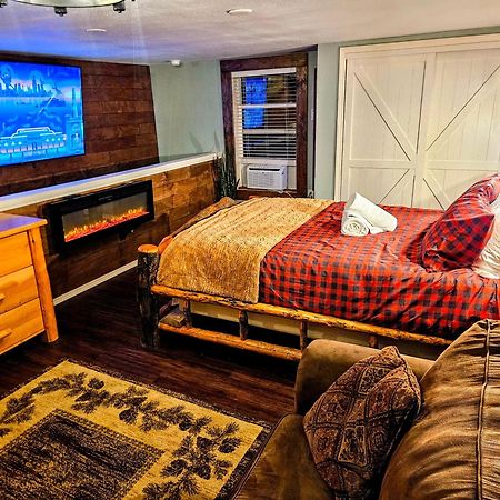 Private Cabin- Breakfast - Double Tub - 75In Tv - Sup - Washer Dryer - Bbq West Point المظهر الخارجي الصورة