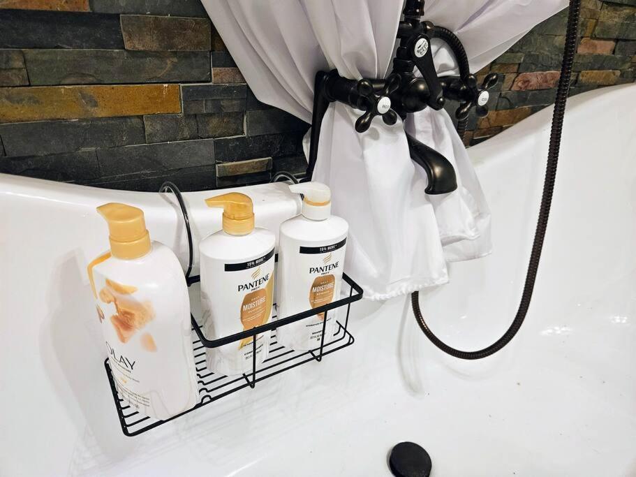 Private Cabin- Breakfast - Double Tub - 75In Tv - Sup - Washer Dryer - Bbq West Point المظهر الخارجي الصورة