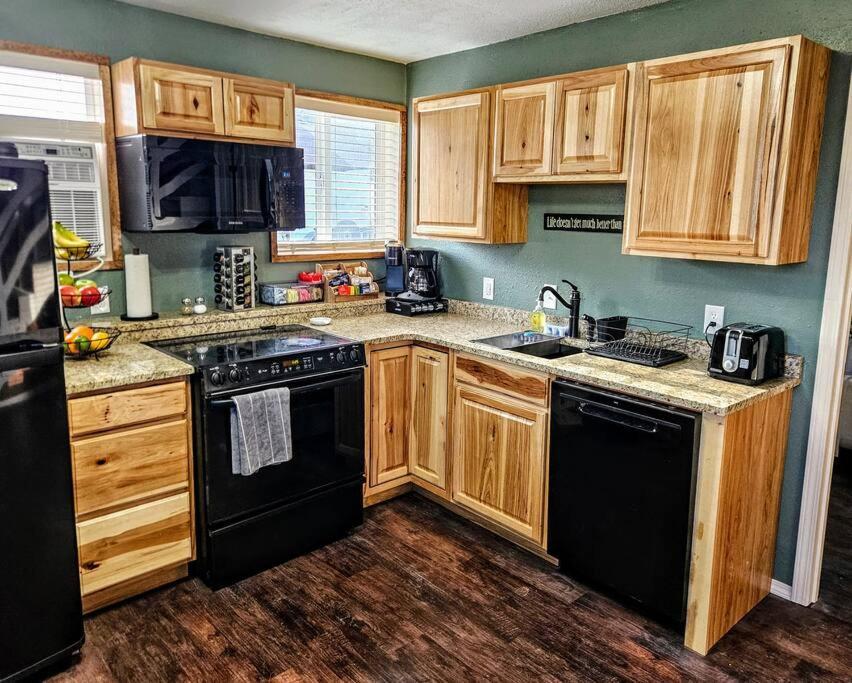 Private Cabin- Breakfast - Double Tub - 75In Tv - Sup - Washer Dryer - Bbq West Point المظهر الخارجي الصورة