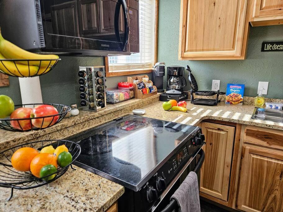 Private Cabin- Breakfast - Double Tub - 75In Tv - Sup - Washer Dryer - Bbq West Point المظهر الخارجي الصورة